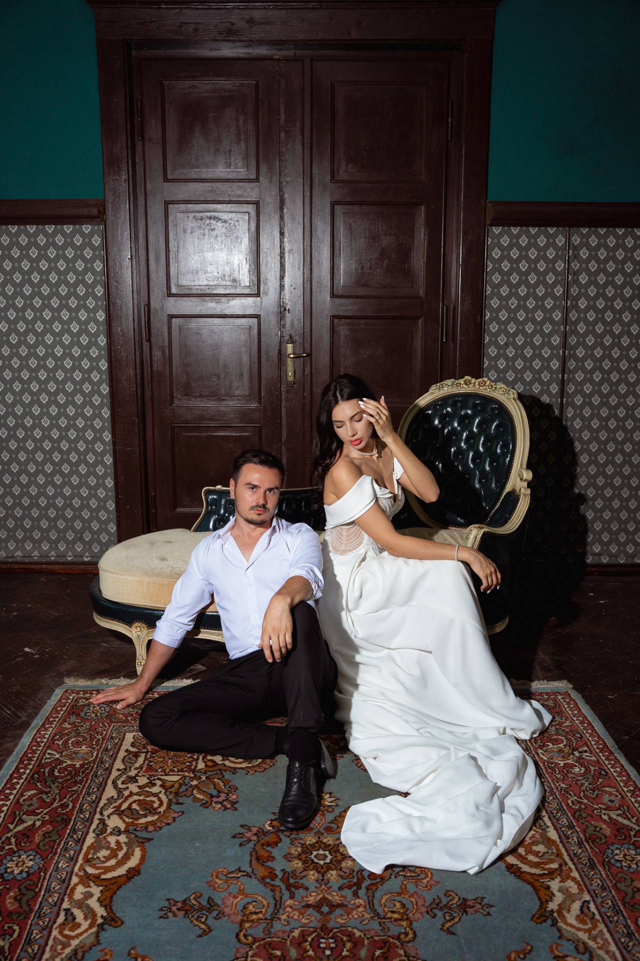 Castel — The Editorial — cadrul 15