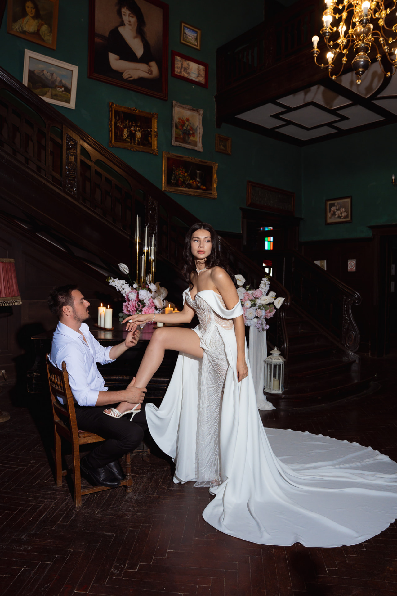 Castel — The Editorial — cadrul 8