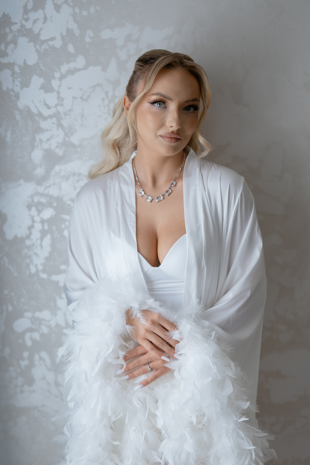Magda — portret în halat de mătase, pregătiri