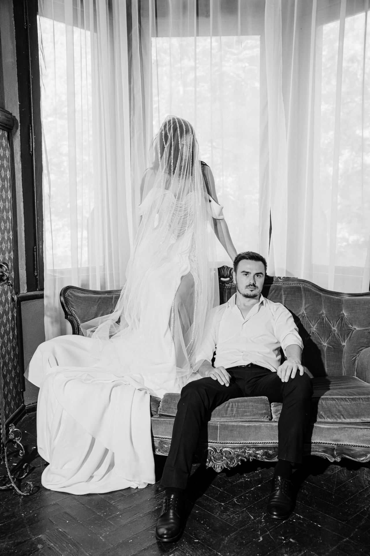 Castel — The Editorial — cadrul 6