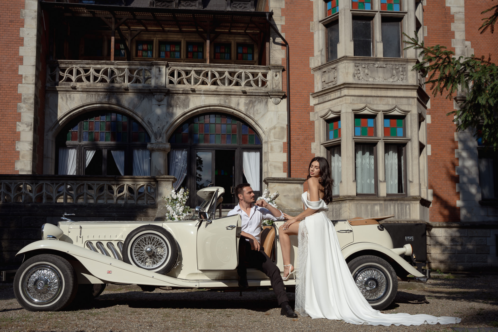 Castel — The Editorial — cadrul 7
